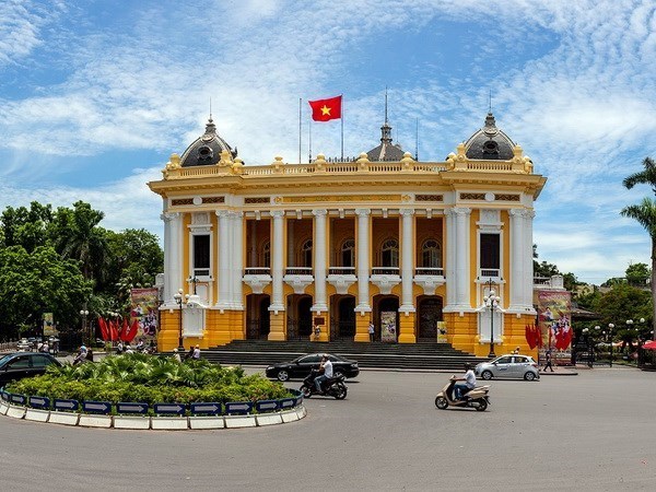 Local tourist attractions becoming popular among Hanoians Hanoi Opera House, a tourist magnet in the capital city. (Photo: VNA)