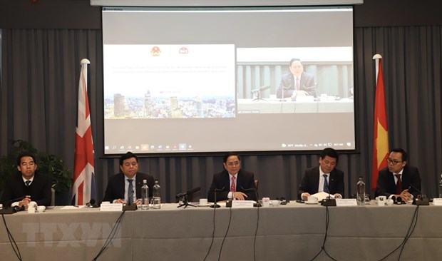 Prime Minister Pham Minh Chinh meets UK business community Prime Minister Pham Minh Chinh met with representatives from more than 40 UK enterprises in Edinburgh, Scotland, on November 3 (local time). (Photo: VNA)