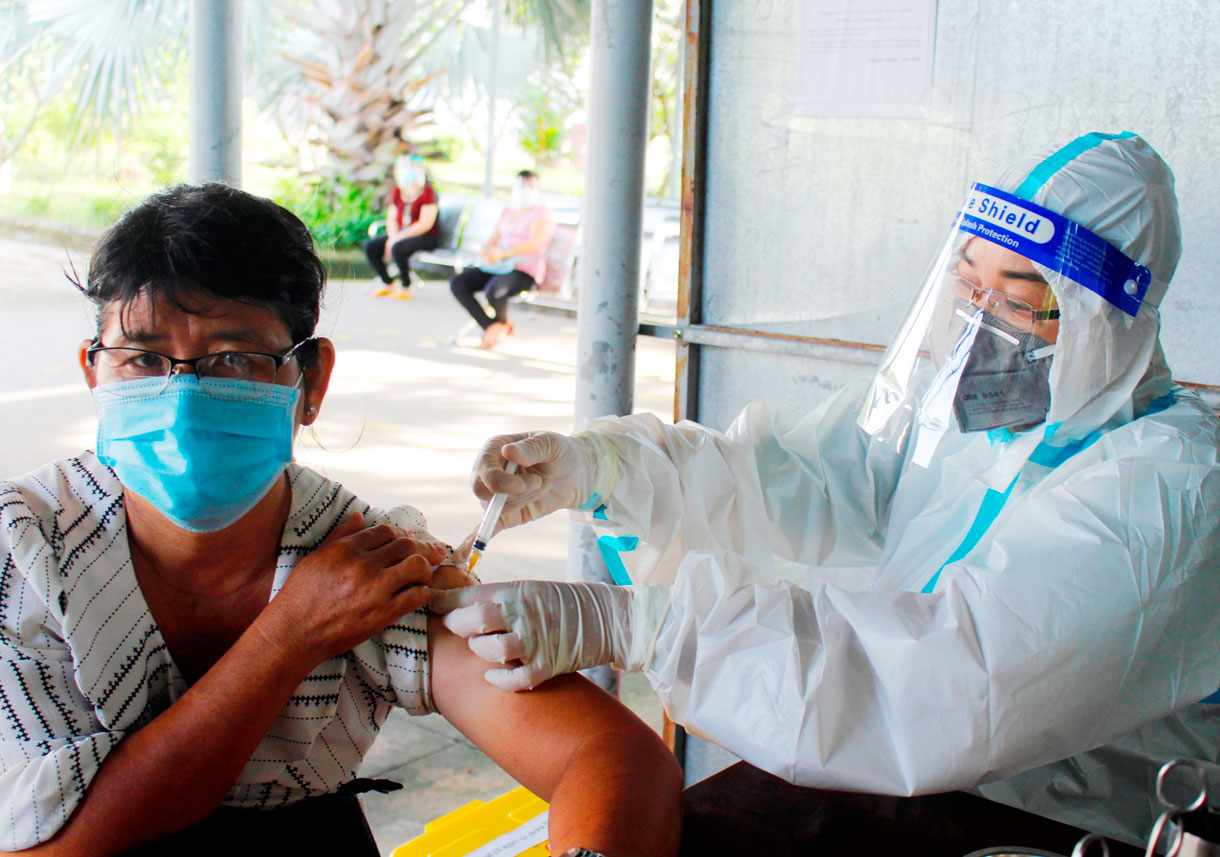 Tiêm vắc-xin phòng Covid-19 - “lá chắn” bảo vệ sức khỏe người dân trước đại dịch