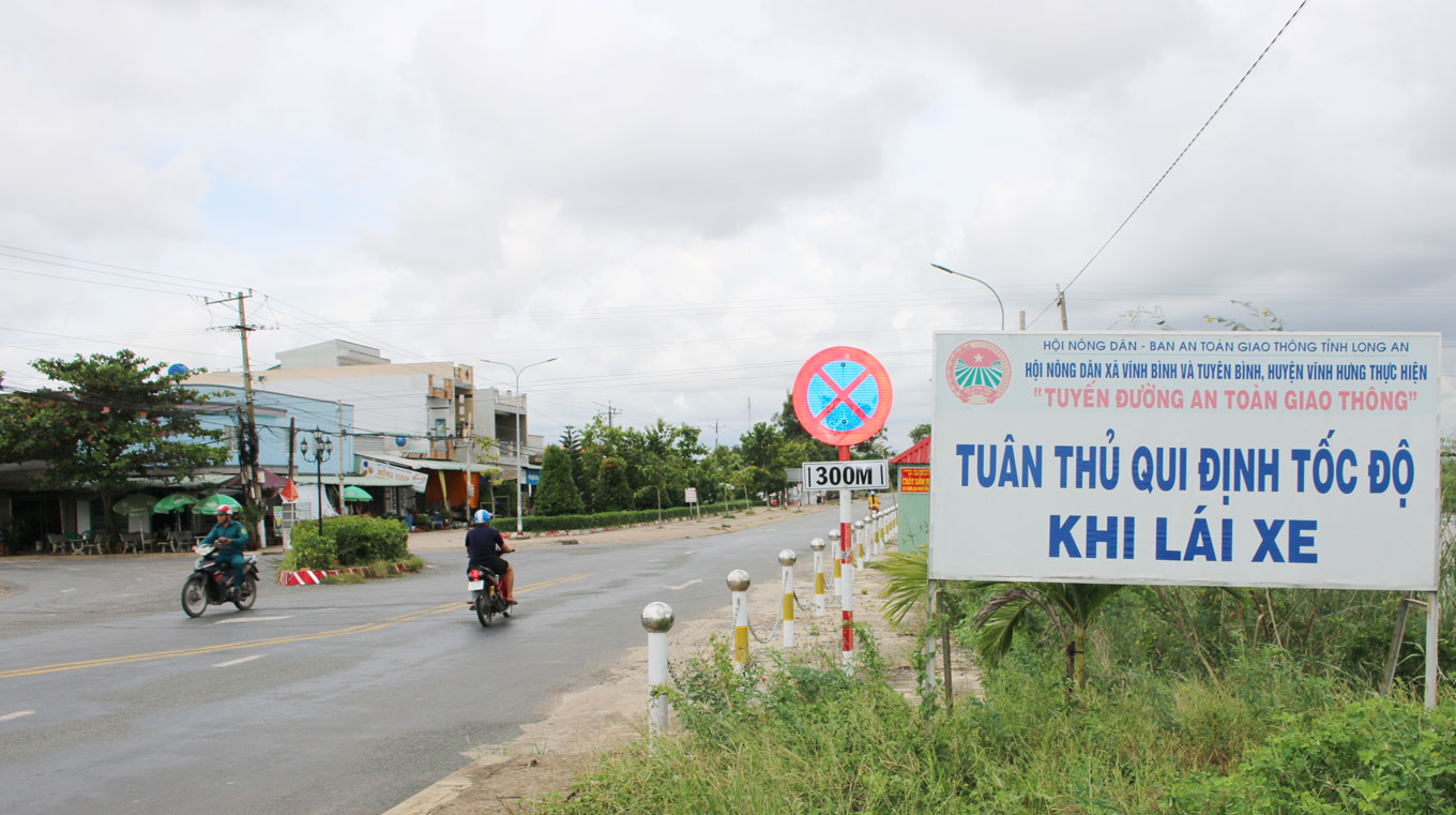 An toàn trên những tuyến đường giao thông nông thôn Duy trì, nhân rộng các mô hình bảo đảm trật tự, an toàn giao thông hiệu quả