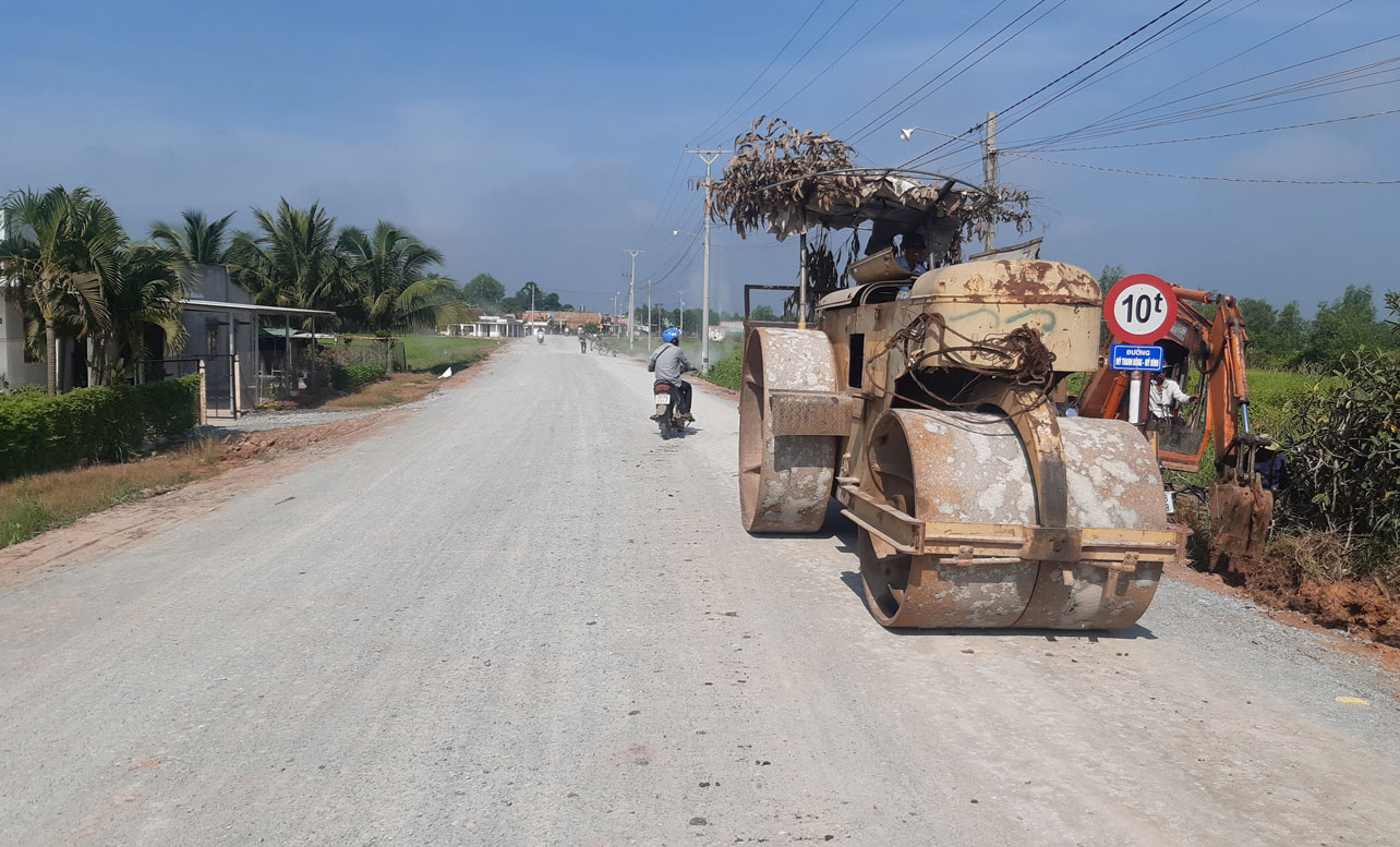 Đường giao thông nông thôn được nâng cấp, mở rộng