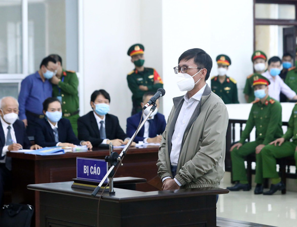 Bị cáo Nguyễn Duy Linh khai báo tại phiên tòa - Ảnh: TTXVN