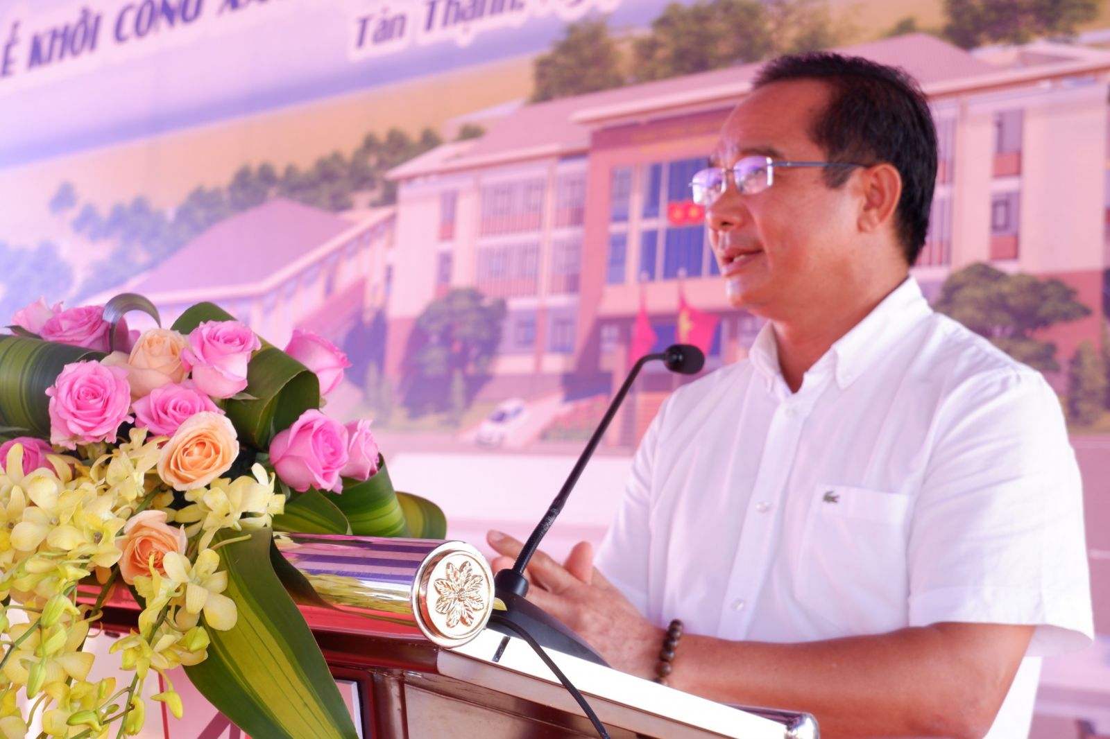 Secretary of the Provincial Party Committee, Chairman of the Provincial People's Council - Nguyen Van Duoc speaks at the groundbreaking ceremony