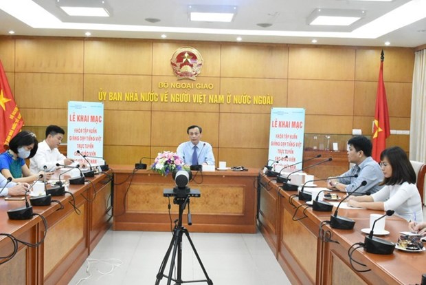 Mother language training courses help promote Vietnamese culture abroad At the closing ceremony of the first course on November 7. (Photo: VNA)