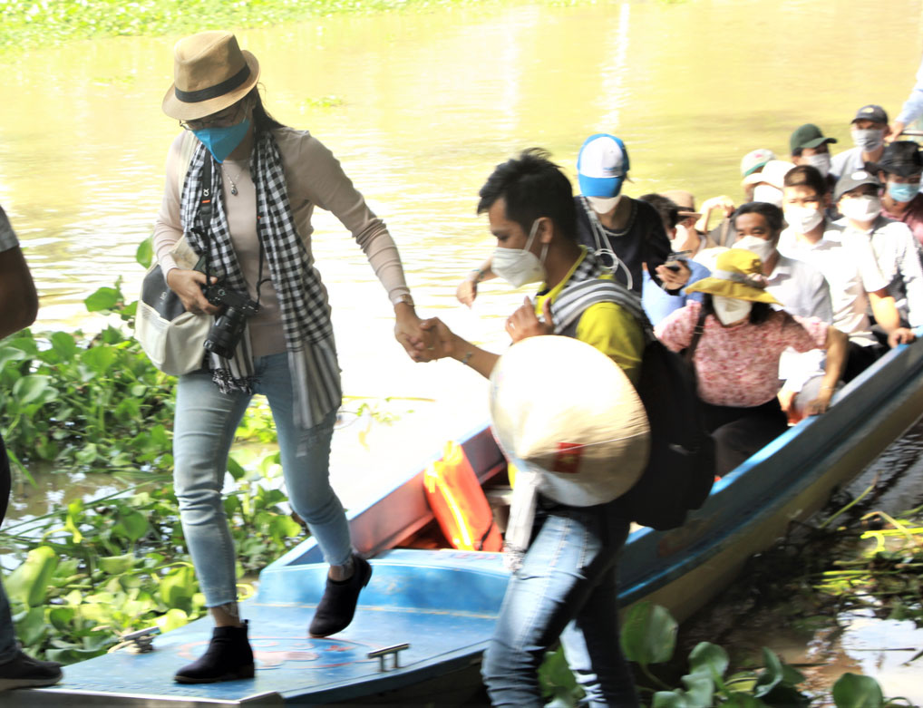 The team of guides and tourist service staff at Long An tourist attractions need to be trained and professionalized in order to bring the best quality of service to visitors