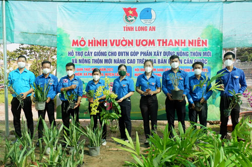 Các mô hình vườn hoa thanh niên của đội tuyên truyền viên BVMT xã Phú Nhuận  B huyện Hồng Ngự tỉnh Đồng Tháp