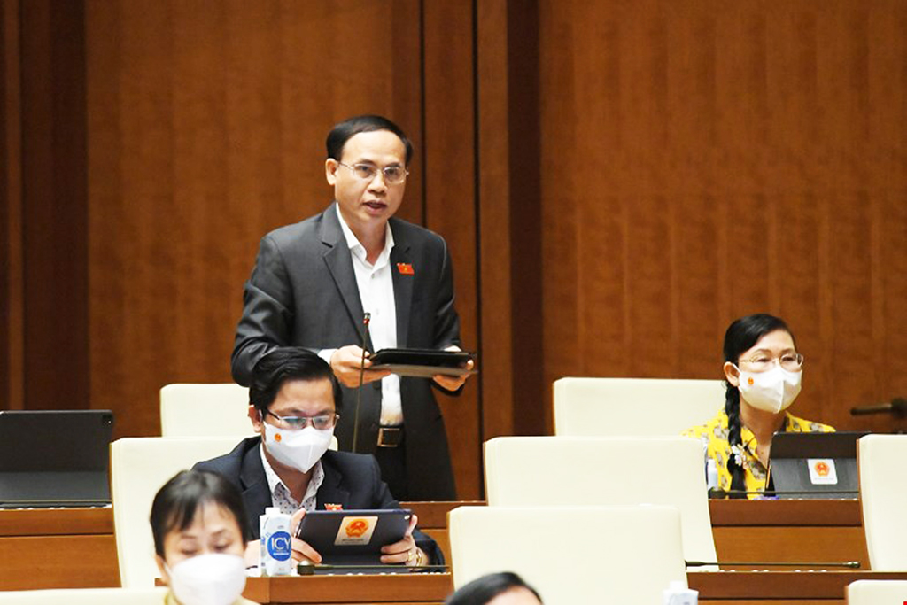 Đại biểu Quốc hội tỉnh Long An chất vấn về việc làm cho sinh viên ra trường và dạy học trực tuyến