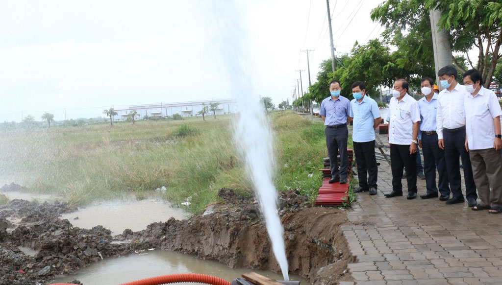 The clean water supply pipeline from Ben Luc to Long An International Port is invested with a total capital of 180 billion VND