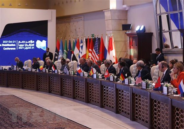 Các đại biểu tại Hội nghị quốc tế về ổn định Libya ở Tripoli, ngày 21/10. (Ảnh: AFP/TTXVN)