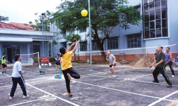 Phát triển phong trào thể dục - thể thao trong trường học: Sân chơi bổ ích cho giáo viên và học sinh
