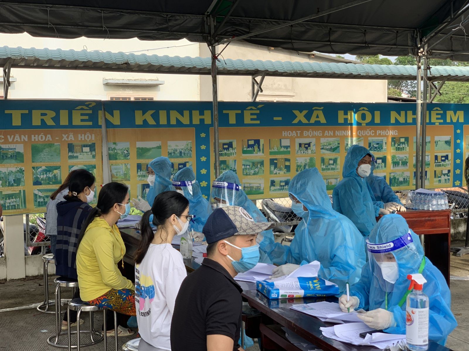 Ban Thường vụ Huyện ủy Cần Giuộc làm việc với Ban Chấp hành Đoàn thanh niên