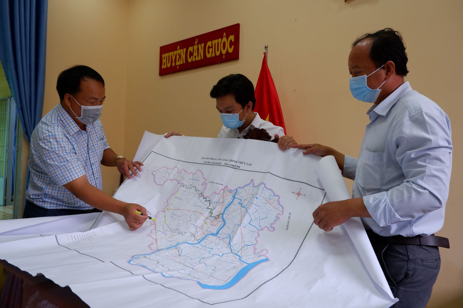 Nhiều phương án phòng, chống hạn, xâm nhập mặn Huyện Cần Giuộc bàn giải pháp ứng phó, phòng, chống hạn, xâm nhập mặn mùa khô năm 2021- 2022