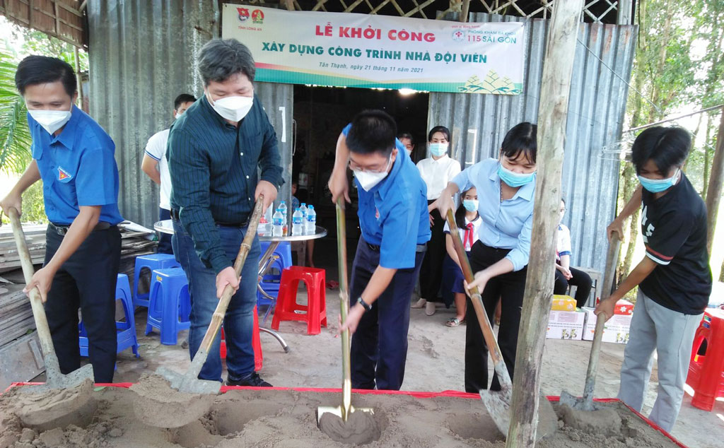 Khởi công xây dựng công trình Nhà Đội viên