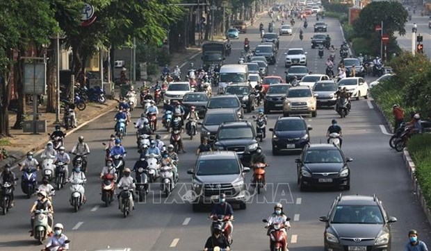 Vehicles move on a street in Hanoi (Photo: VNA)