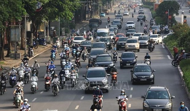 Ceremony held in remembrance of dead victims of traffic accidents Vehicles move on a street in Hanoi (Photo: VNA)