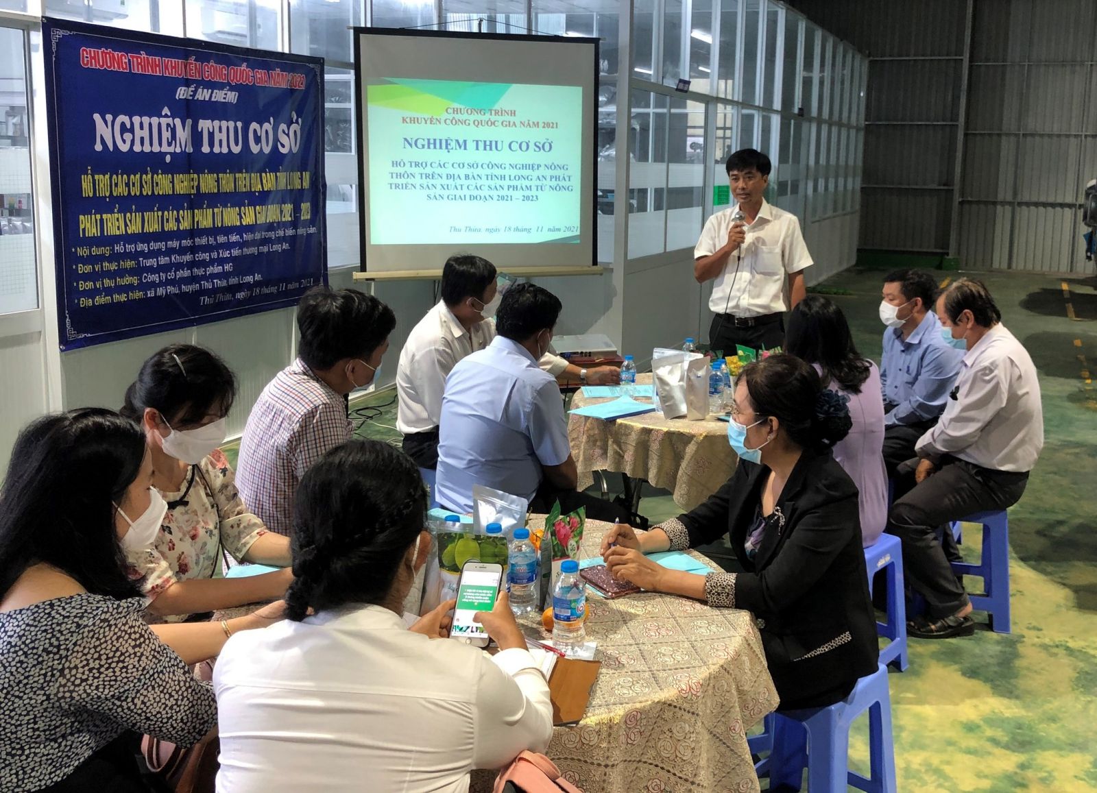 National industrial promotion program supports HG Company to invest in grinding machine for fine dragon fruit powder Delegates participate in accepting the project
