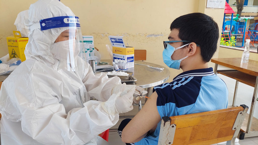 Long An has also organizes to inject vaccine for children aged 16-17 in 15 districts, town and city and children aged 15-year-old in Ben Luc, Can Giuoc and Duc Hoa districts (Illustrative photo)