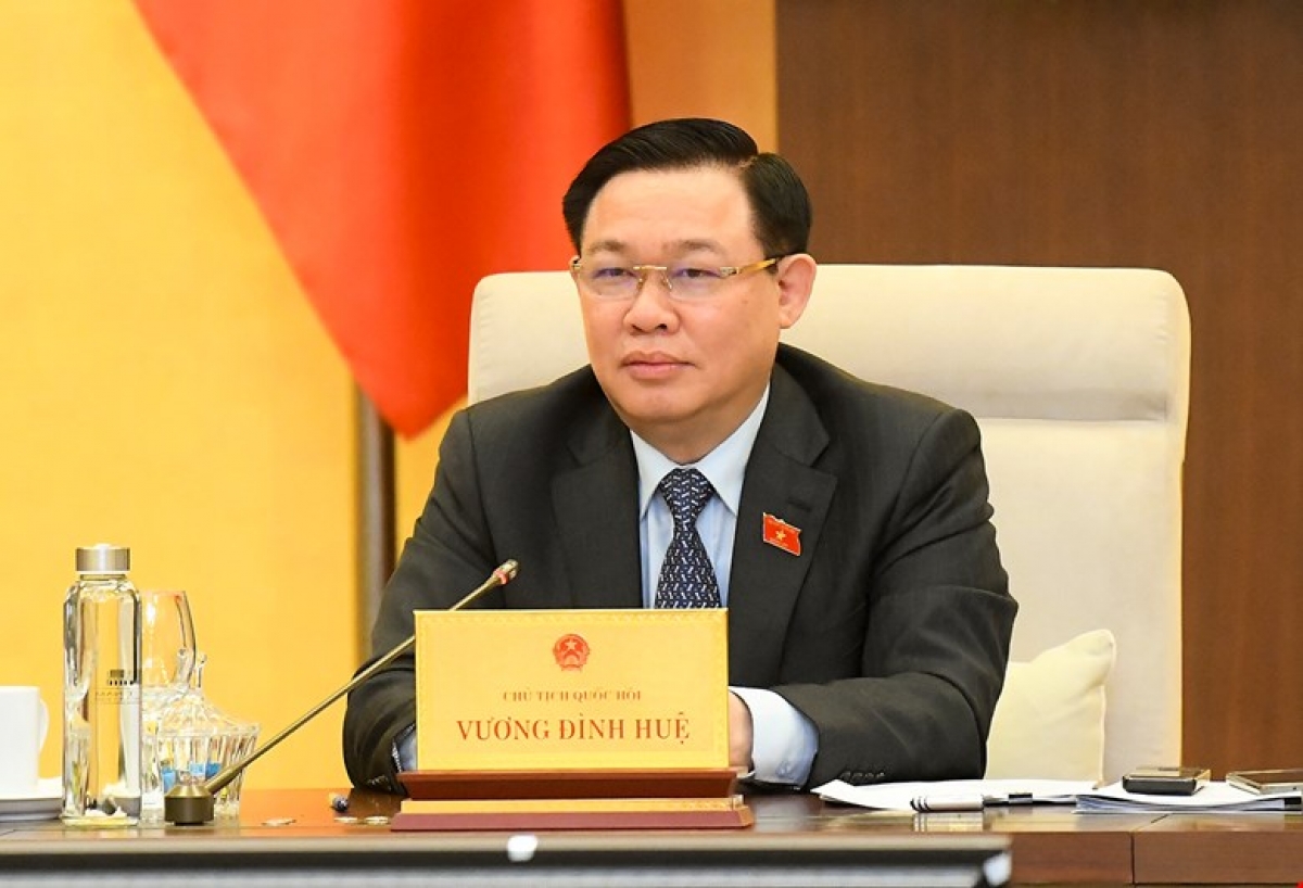 Chủ tịch Quốc hội Vương Đình Huệ phát biểu bế mạc phiên họp thứ 5 của UBTVQH (Ảnh: quochoi.vn)