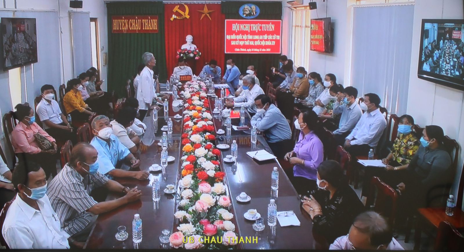 Long An National Assembly Delegation meets voters in Chau Thanh and Can Giuoc districts Voters of Chau Thanh district express their opinions at the meeting