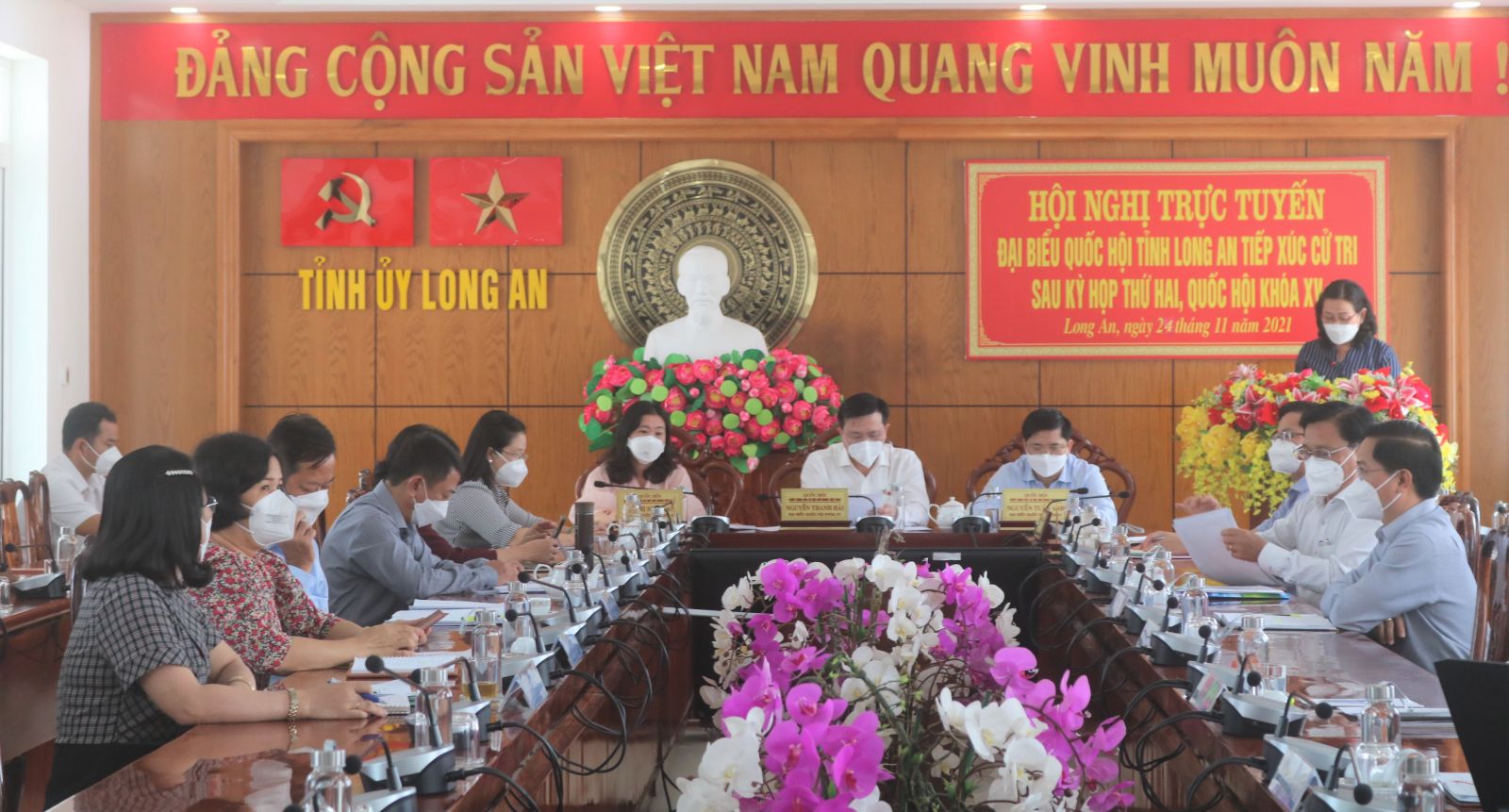Long An National Assembly Delegation meets voters in Chau Thanh and Can Giuoc districts Delegates at the Long An end-point bridge