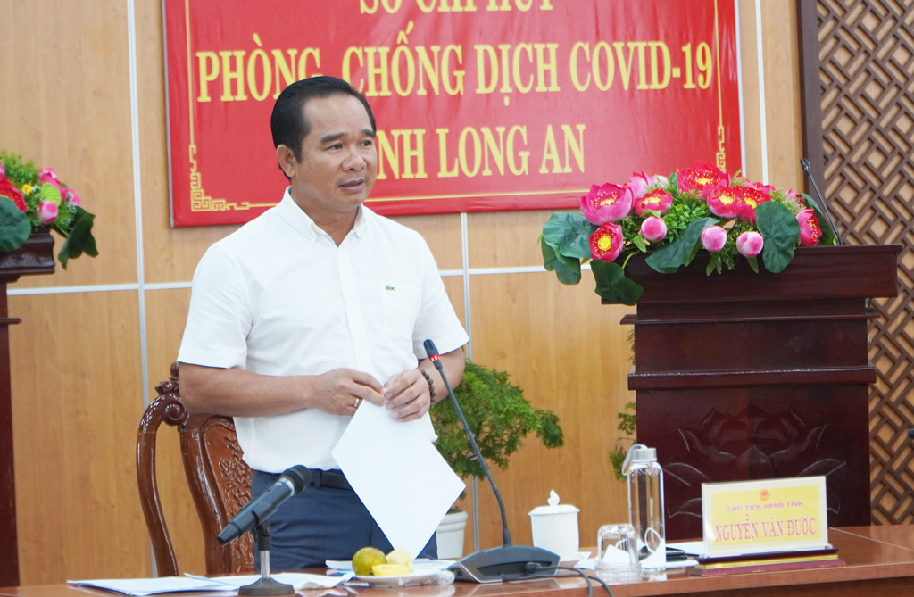 Absolutely do not be subjective even Covid-19 vaccine doses have been injected enough Secretary of the Provincial Party Committee, Chairman of the Provincial People's Council - Nguyen Van Duoc asks localities to well implement the