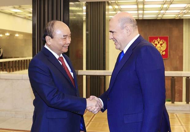 President Nguyen Xuan Phuc meets Russian Prime Minister President Nguyen Xuan Phuc (L) and Russian Prime Minister Mikhail Mishustin during their meeting in Moscow on December 1 as part of the former's official visit to Russia. (Photo: VNA)