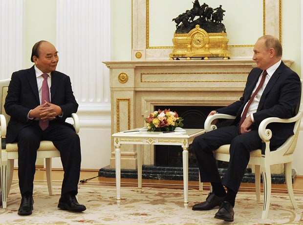 President Nguyen Xuan Phuc (L) and his Russian counterpart Vladimir Putin at their talks in Moscow on November 30 (Photo: VNA)