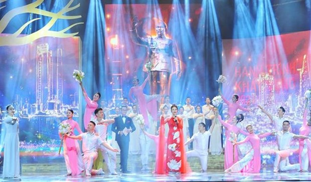 Programme honours role models in studying, following President Ho Chi Minh’s example An art performance at the programme (Photo: VNA)