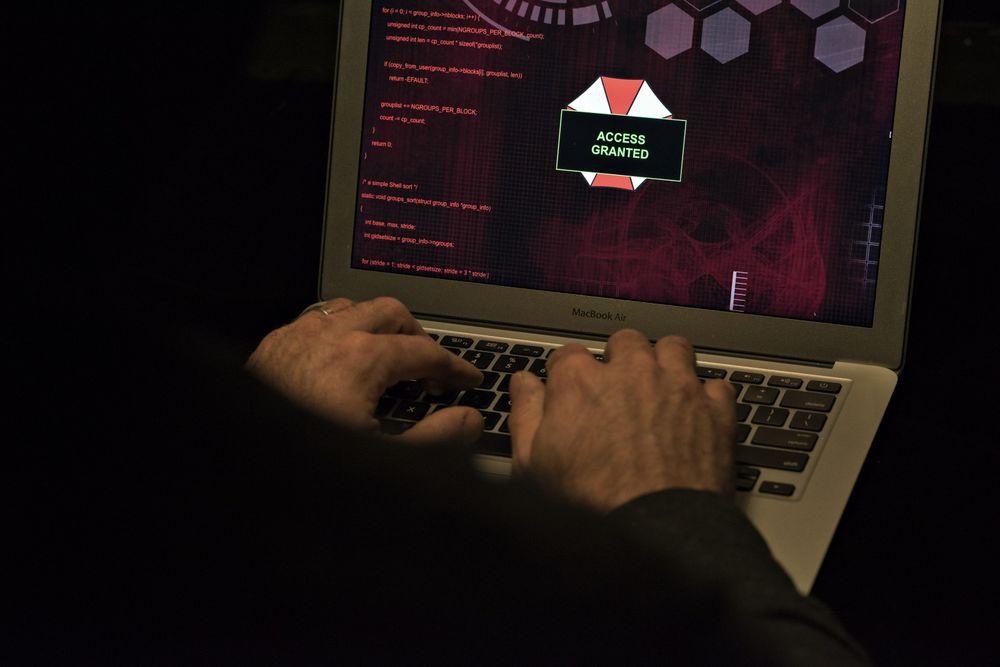 Sự khác biệt giữa Deep Web và Dark Web Web tối là nơi được tội phạm đa quốc gia yêu thích. Ảnh BLOOMBERG