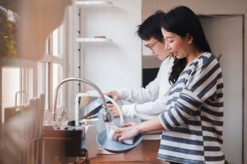 Mất thể diện vì chiều vợ? Mất thể diện vì chiều vợ?
