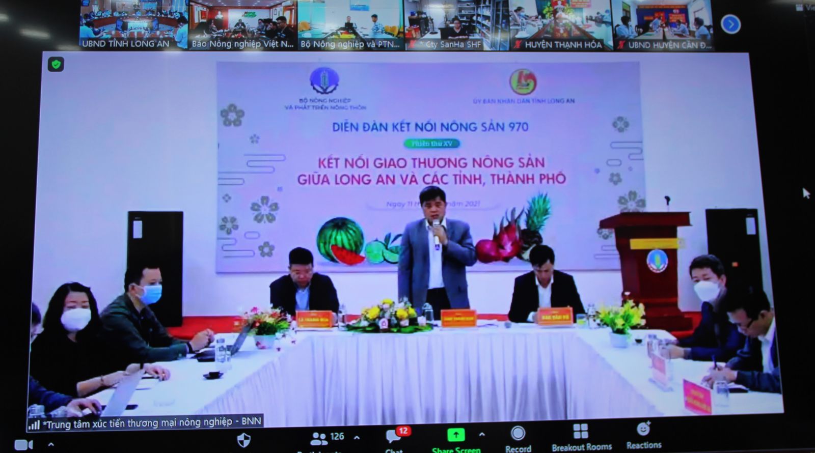 Agricultural product connected trade between Long An and provinces, cities Deputy Minister of Agriculture and Rural Development - Nguyen Thanh Nam delivers a concluding speech