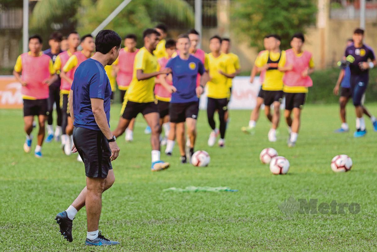 HLV Tang Cheng Hoe lo lắng Malaysia sẽ không đủ người đá với tuyển Việt Nam. ẢNH CHỤP MÀN HÌNH