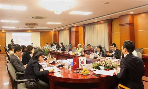 Việt Nam, Hàn Quốc hướng tới kim ngạch thương mại 100 tỷ USD Hội nghị đối thoại chính sách giữa Bộ Công Thương Việt Nam và Bộ Thương mại, Công nghiệp và Năng lượng Hàn Quốc trong lĩnh vực phân phối và logistics giữa hai nước được tổ chức theo hình thức trực tuyến, hồi tháng 4/2021. (Ảnh: TTXVN)