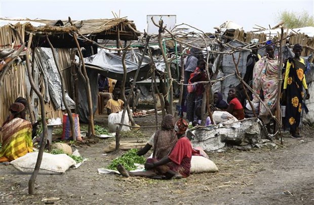 Vietnam calls for promoting dialogues, reconciliation in Sudan Refugees stay in a shelter in Aj Jabalen, Sudan (Photo: AFP/VNA)