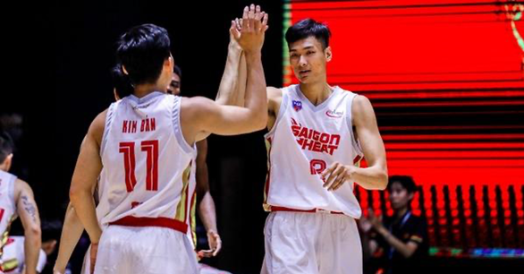 Phú Vinh và Kim Bản là "cặp bài trùng" góp công giúp Saigon Heat vô địch VBA 2019 và 2020 - Ảnh: VBA