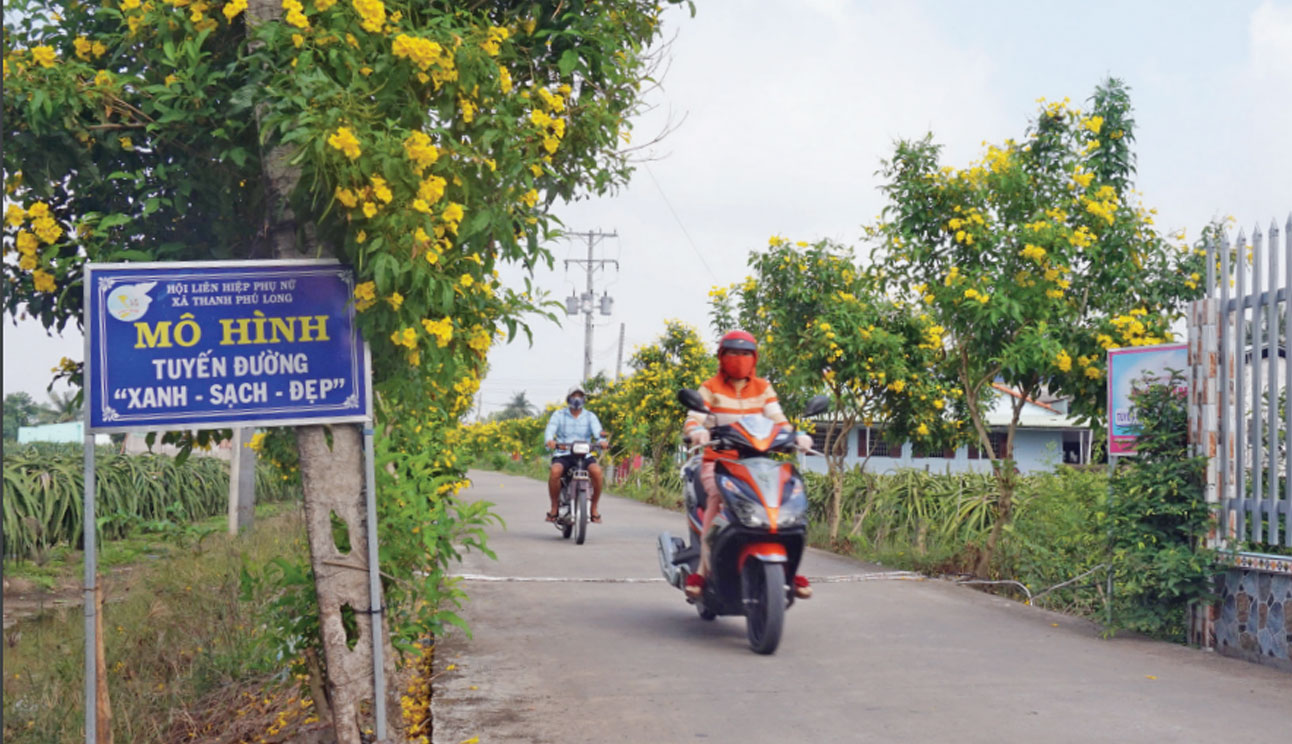 Tuyến đường hoa xanh, sạch, đẹp do Chi hội Phụ nữ ấp Phú Tây A, xã Thanh Phú Long, huyện Châu Thành thực hiện