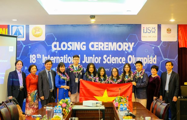 Vietnamese students win four golds, two silvers at Int’l Junior Science Olympiad (Photo: Hanoi's Department of Education and Training)