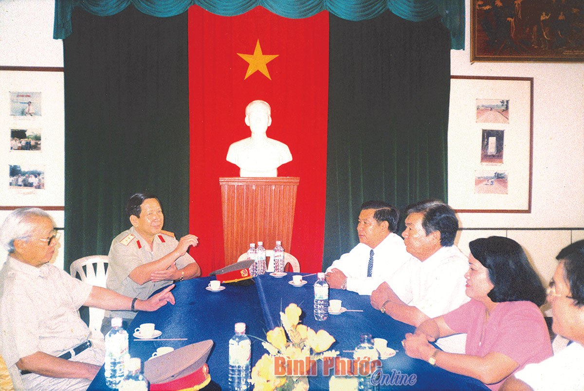 Những năm đầu tái lập, tỉnh Bình Phước luôn được các đồng chí lãnh đạo Đảng, Nhà nước, bộ, ngành quan tâm, động viên, tạo điều kiện để phát triển. Ảnh tư liệu