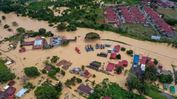 Thousands of Malaysians evacuate from flooding Thousands of Malaysians evacuate from flooding