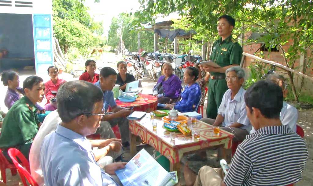 Tuyên truyền nâng cao ý thức chấp hành pháp luật cho người dân khu vực biên giới (Ảnh tư liệu)