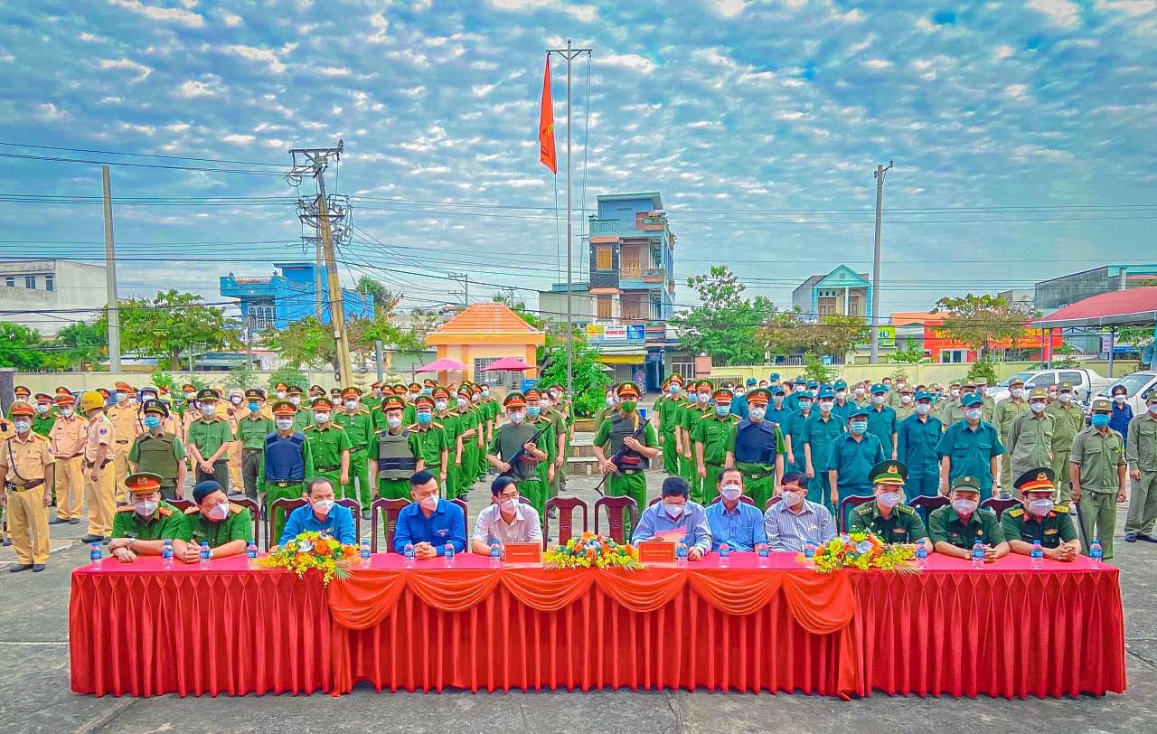 Công an huyện Bến Lức ra quân cao điểm phòng, chống tội phạm, bảo đảm an toàn giao thông trước, trong và sau Tết Nguyên đán 2022