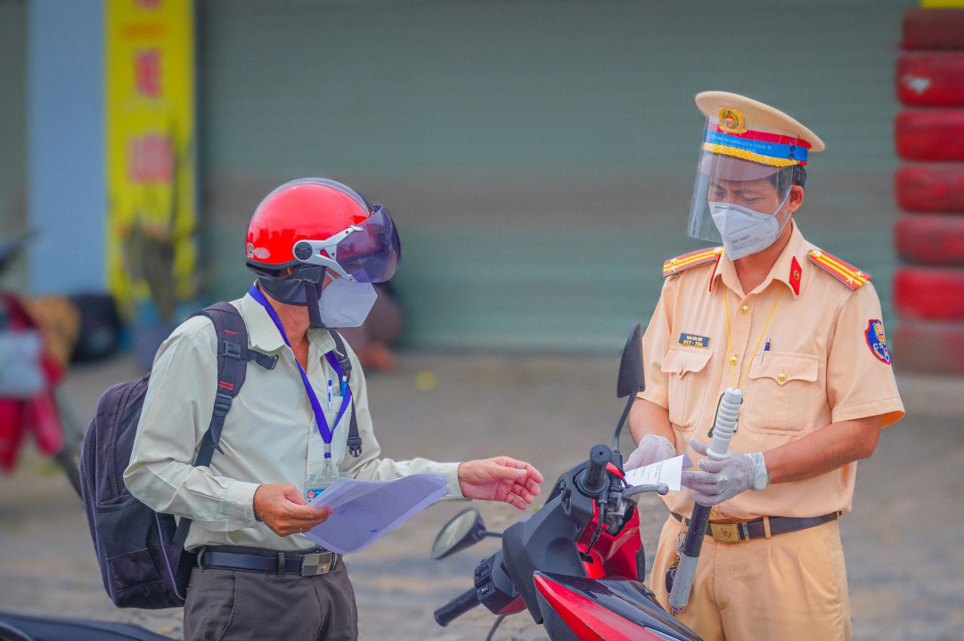 Lực lượng Cảnh sát giao thông Công an huyện tuần tra, kiểm soát bảo đảm an toàn giao thông