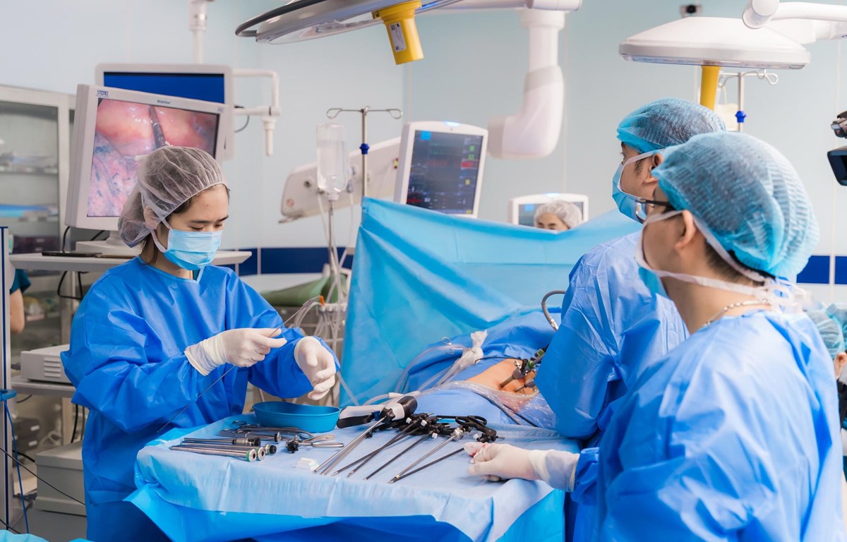 Việt Nam đạt nhiều tiến bộ trong phẫu thuật nội soi ung thư thực quản Phẫu thuật nội soi cho một trường hợp mắc ung thư thực quản. (Ảnh: PV/Vietnam+)