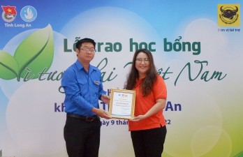 40 suất học bổng “Vì tương lai Việt Nam” trao cho học sinh Long An