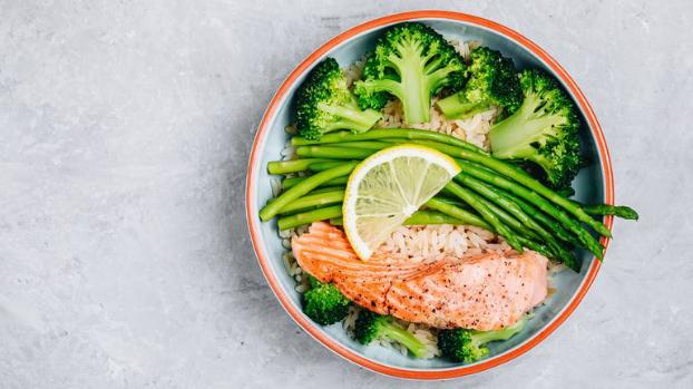 11 thực phẩm và đồ uống giúp làm dịu các triệu chứng COVID-19