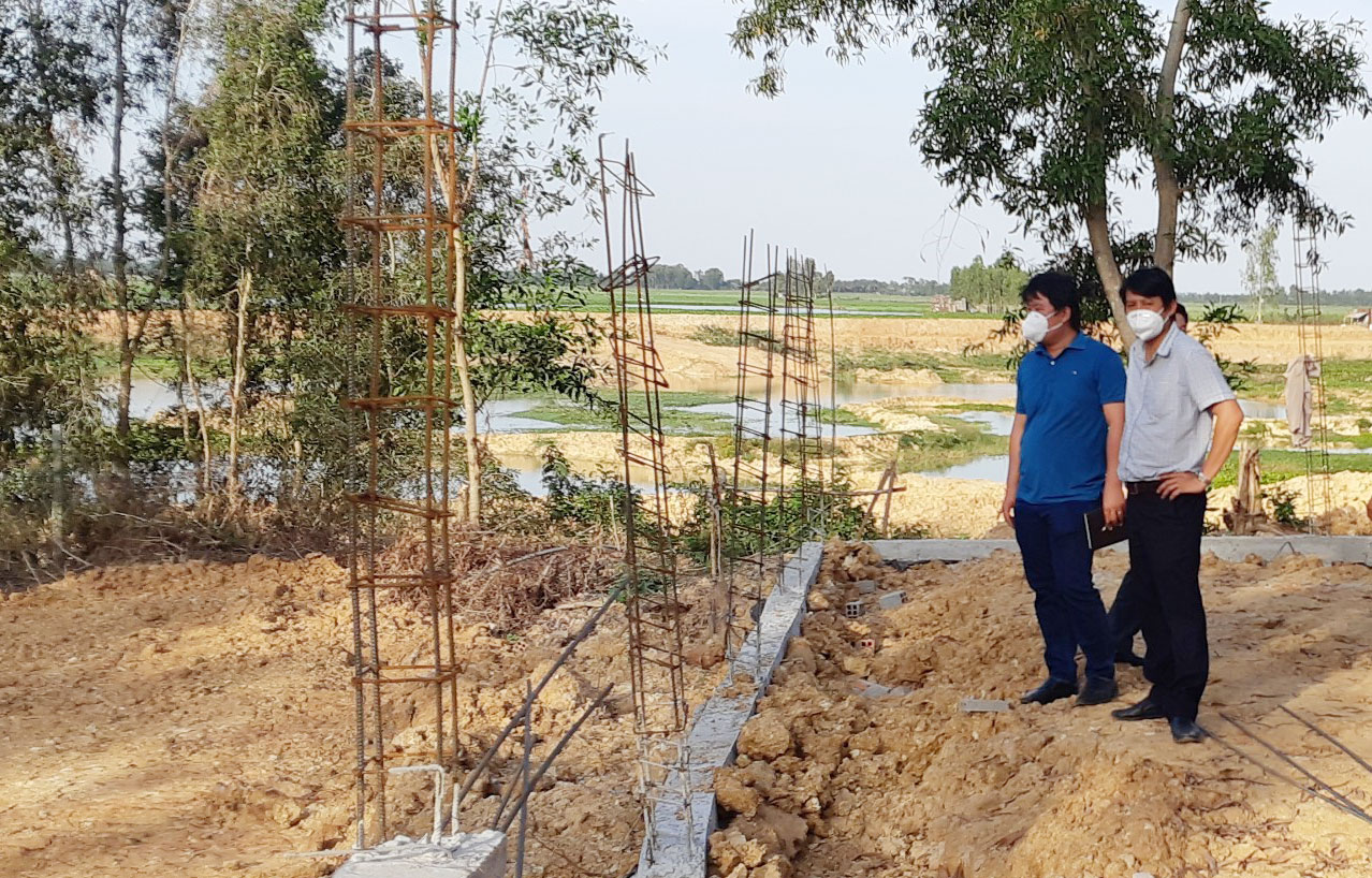 Đầu tư xây dựng và phát triển hệ thống cung ứng dịch vụ y tế cơ sở Kiểm tra tiến độ các công trình