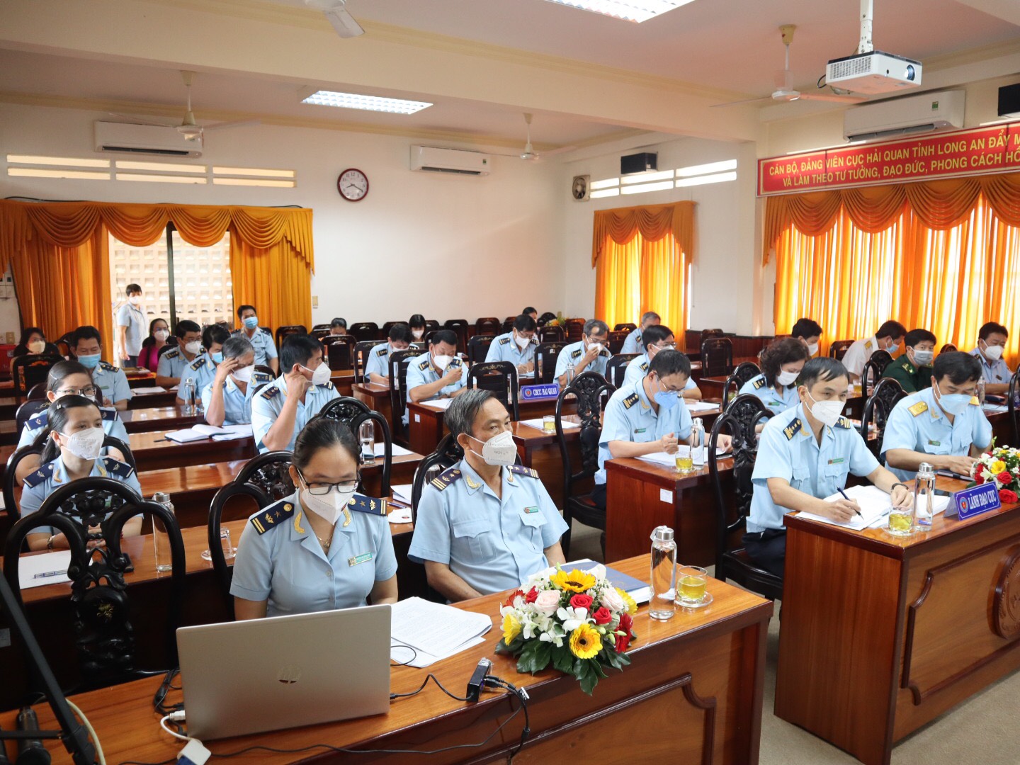 Long An Customs Department collects 5,289 billion VND for state budget, exceeding 53.3 percent of target Delegates attend the conference