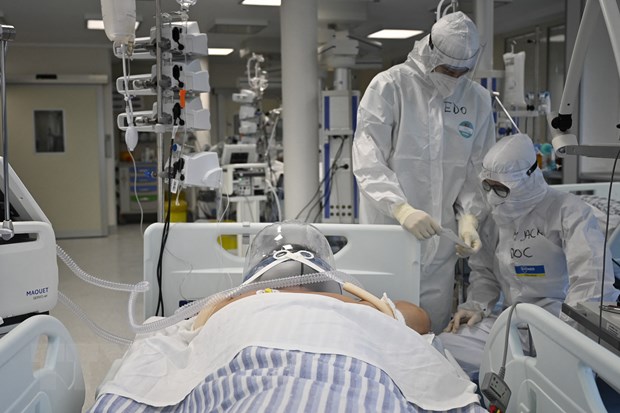 Thế giới lần đầu ghi nhận 3,4 triệu ca mắc COVID-19 trong một ngày