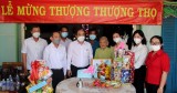 Thăm, chúc thọ người cao tuổi và tặng quà trẻ em các huyện Tân Hưng, Vĩnh Hưng