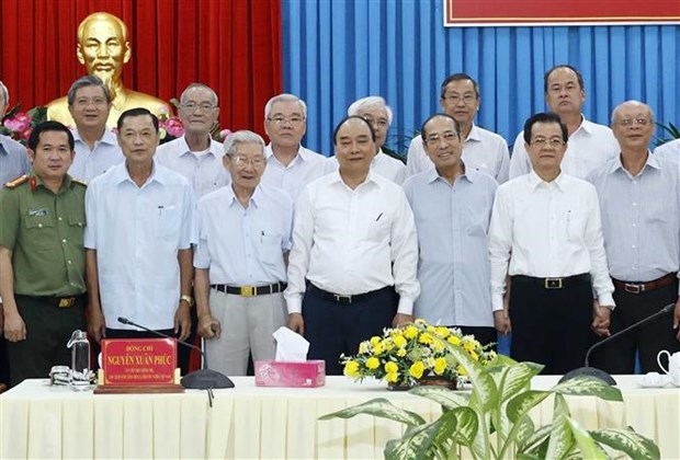 President urges An Giang to tap advantages in high-tech agriculture, tourism President Nguyen Xuan Phuc meets with incumbent and former leaders of An Giang province on January 18 as part of his working trip to the locality on the occasion of the Lunar New Year festival. (Photo: VNA)